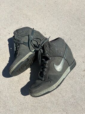 Nike Dunk Sky Hi Print Dark Green Women's Size 7.5 Sneaker Hidden Wedge Chic